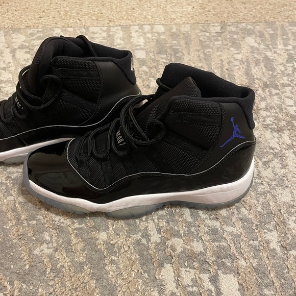 Jordan 11 space jams - Picture 3 of 6
